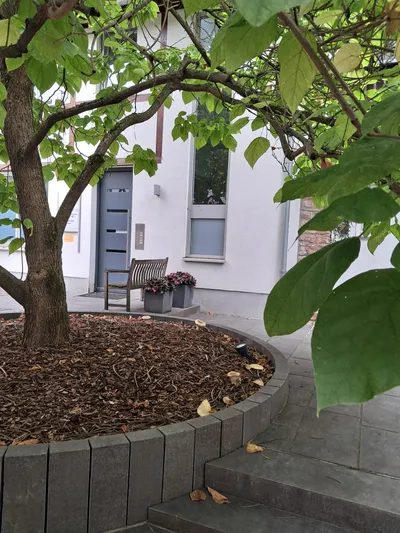 Idyllischer Hinterhof und Außenbereich